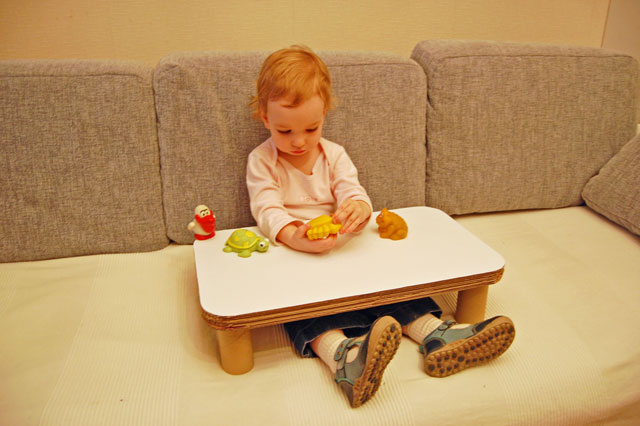 Развлечение за столом: детский стол для творчества
