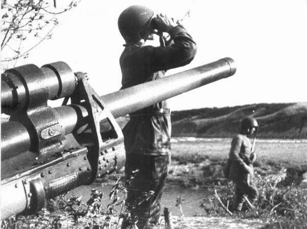 Советские артиллеристы на берегу Дона