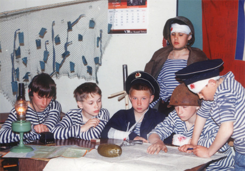 Воспитанники играют в защитников Севастополя, 1994 год