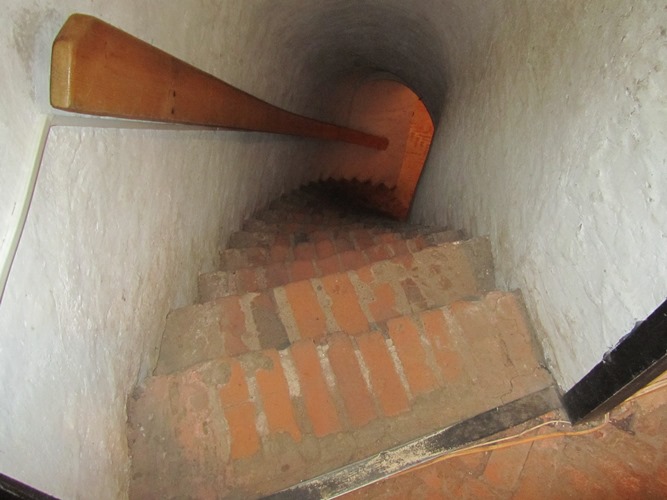 Лестница в стене крепостной башни