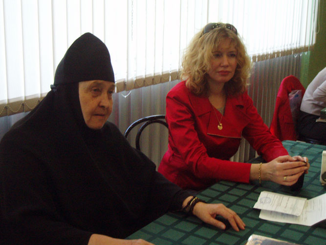 Матушка София и ее помощница Ирина Лапина