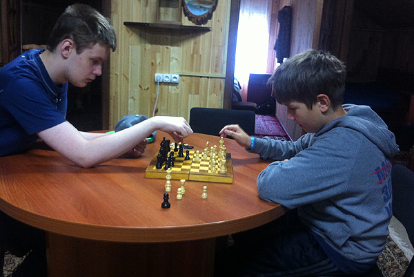 Святослав играет в шахматы