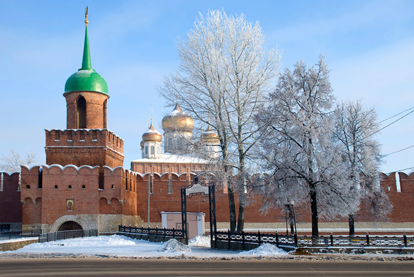 Для иллюстраций: Одним из самых узнаваемых символов Тулы и главной парадной башней кремля являются Одоевские ворота, названные так по дороге на город Одоев. 
