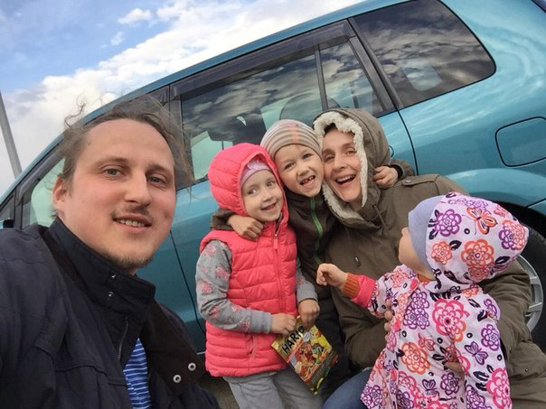 Священник Петр Боев со своей семьей