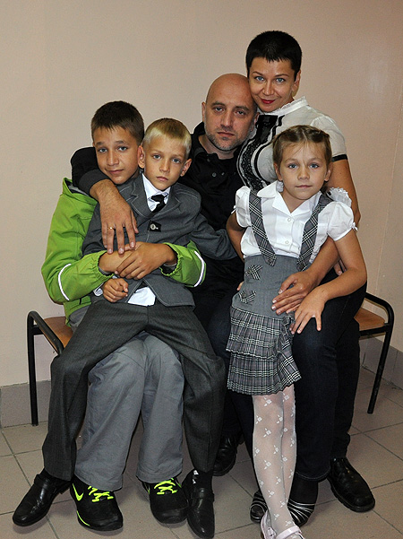 Захар Прилепин с супругой и старшими детьми