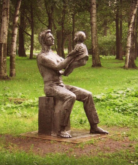 Памятник счастливому отцу, г. Санкт-Петербург. Фото: petersburglike.ru