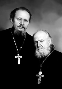 Отец и сын: протоиерей Михаил Гундяев и священник Василий Гундяев. Фото 1950-х годов